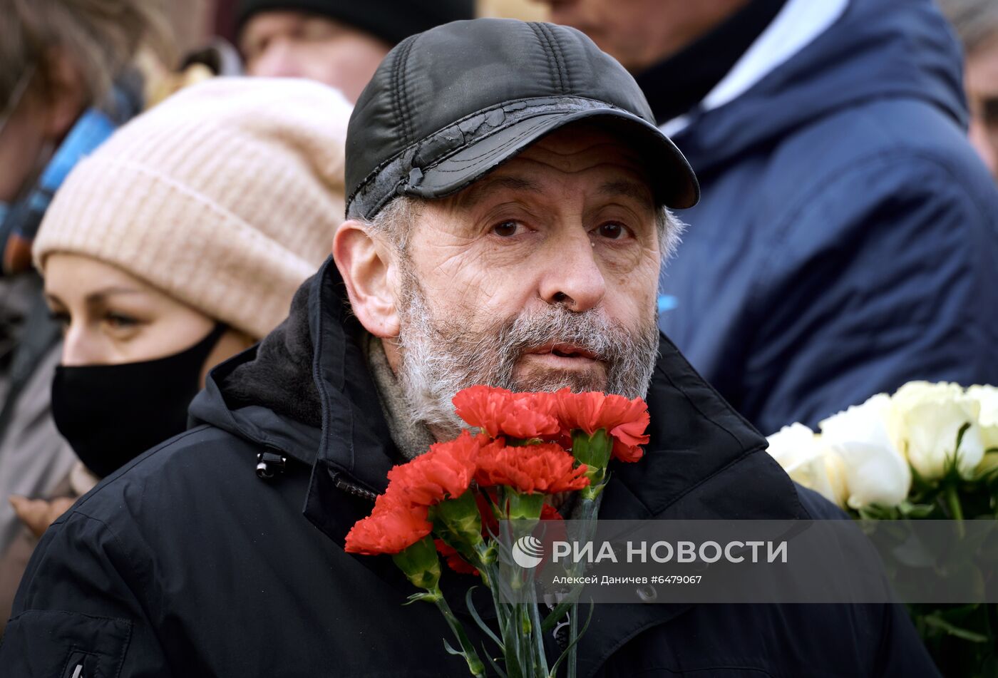 Памятник врачам "Печальный ангел" в Санкт-Петербурге 