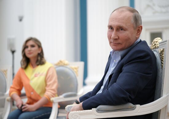 Президент РФ В. Путин встретился с участниками акции "Мы вместе"
