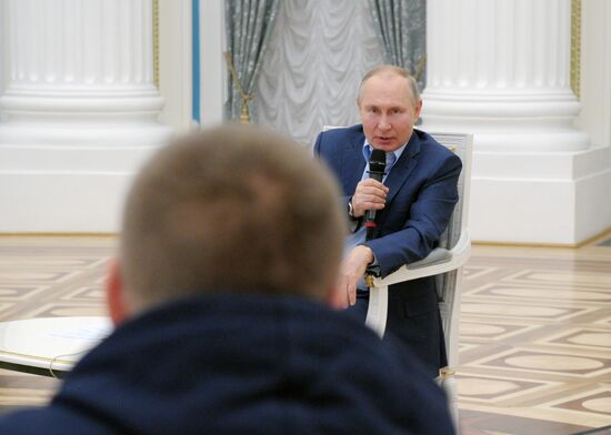 Президент РФ В. Путин встретился с участниками акции "Мы вместе"