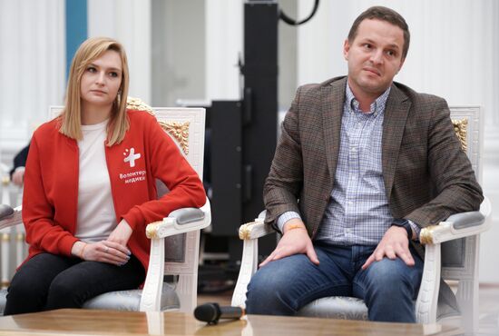 Президент РФ В. Путин встретился с участниками акции "Мы вместе"