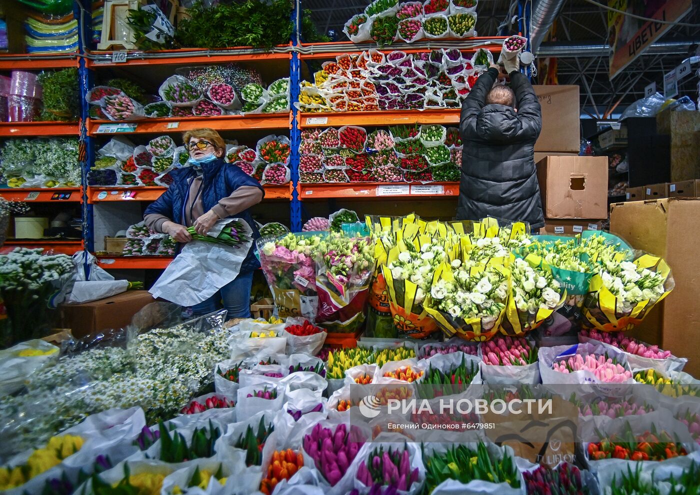 Продажа цветов накануне 8 марта