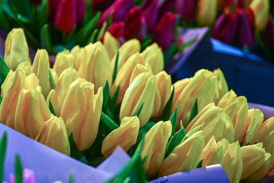 Продажа цветов накануне 8 марта