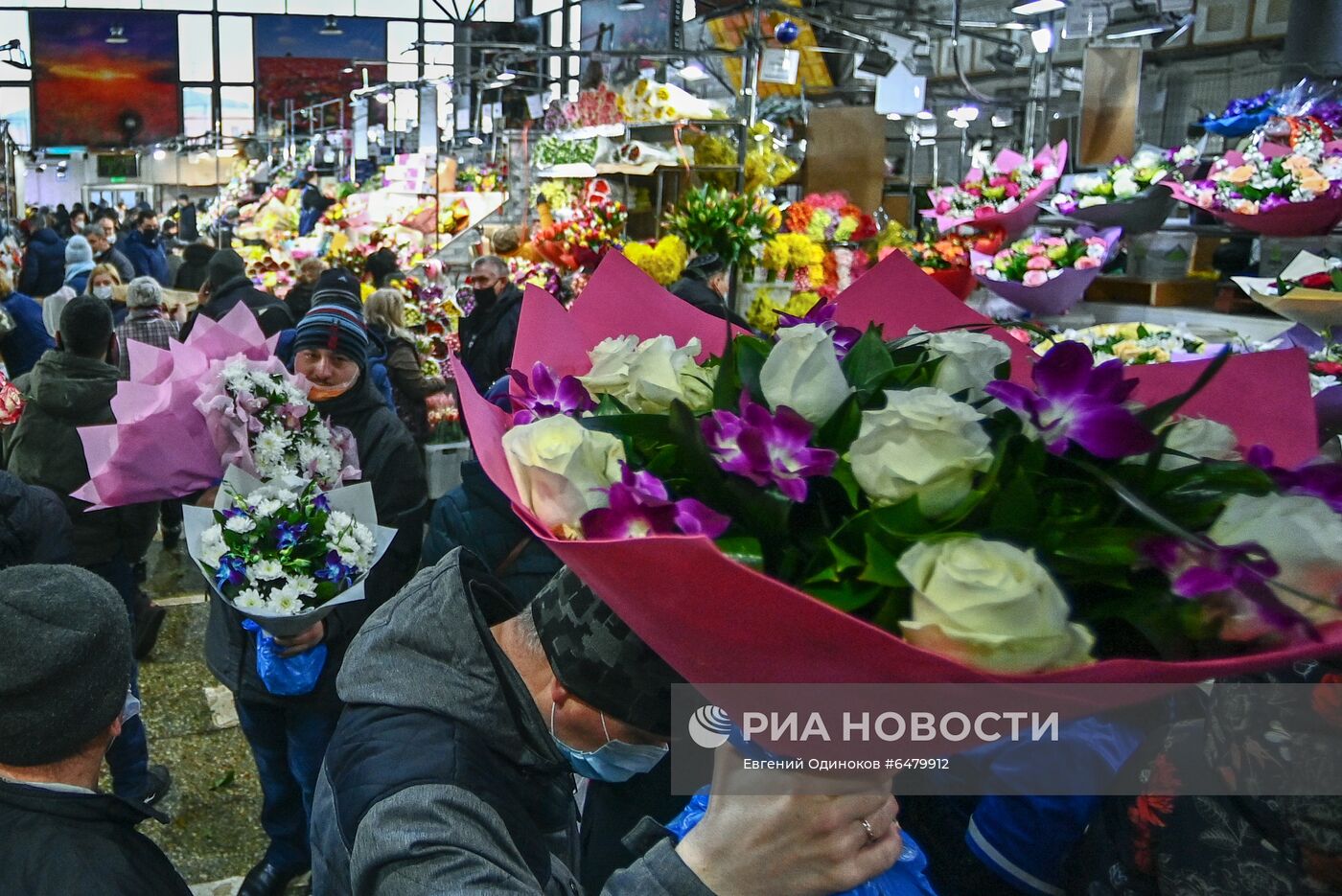 Продажа цветов накануне 8 марта