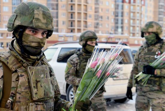Поздравление женщин с наступающим 8 Марта