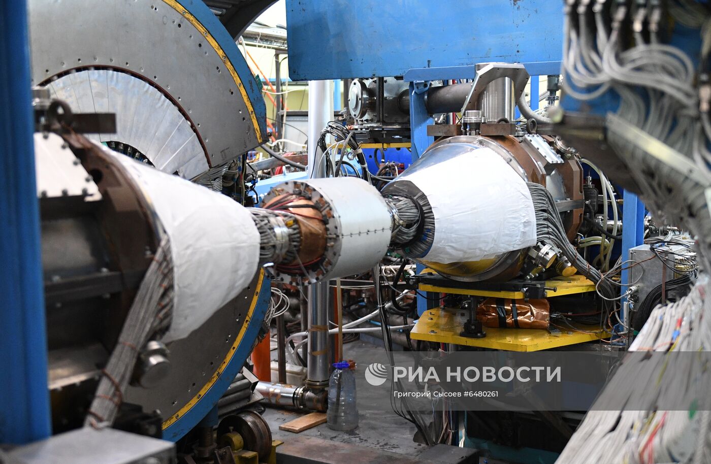 Ускорительный комплекс электрон-позитроного коллайдера ВЭПП-2000 в Институте ядерной физики в Новосибирске