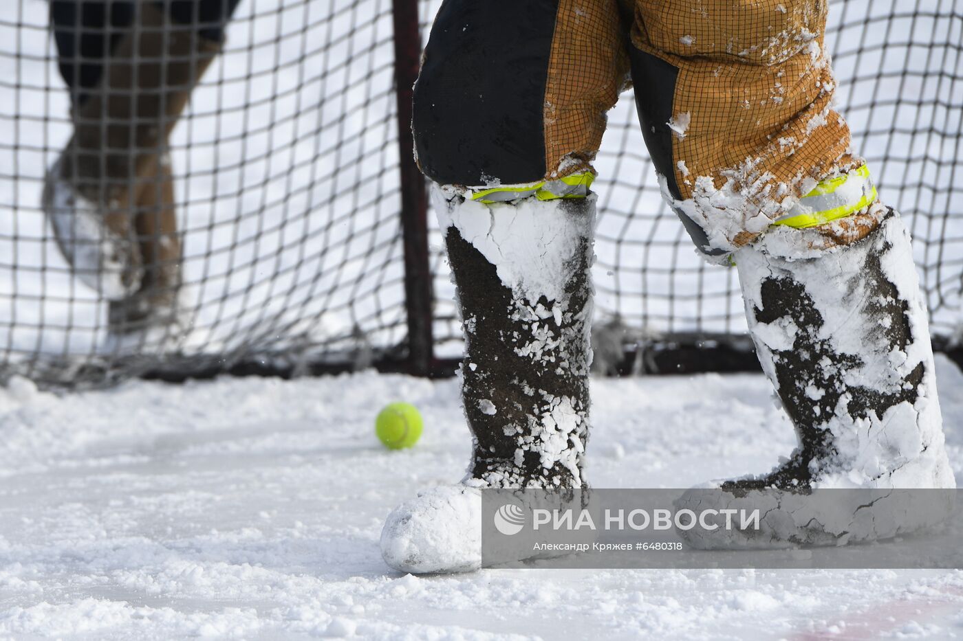 Турнир по хоккею в валенках среди пожарных и спасателей в Новосибирске