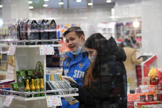 ТЦ "Европейский" в преддверии 8 марта 