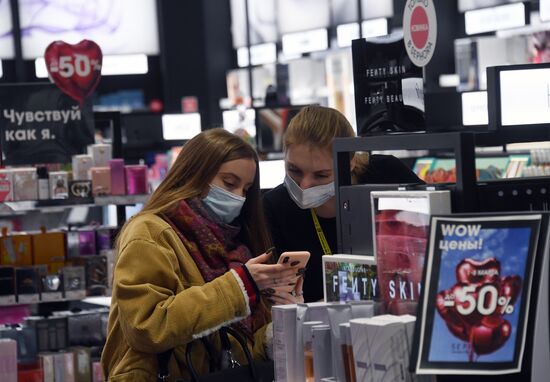 ТЦ "Европейский" в преддверии 8 марта 