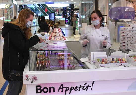 ТЦ "Европейский" в преддверии 8 марта 