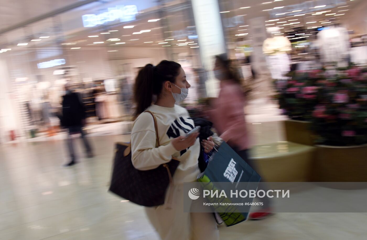 ТЦ "Европейский" в преддверии 8 марта