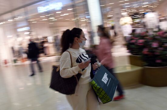 ТЦ "Европейский" в преддверии 8 марта 