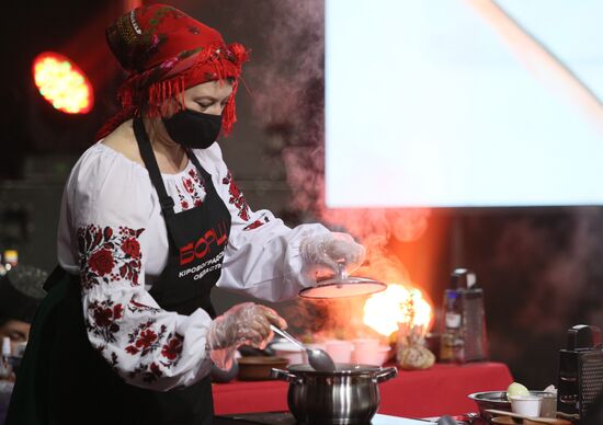 Установление рекорда Украины по самому массовому приготовлению борща