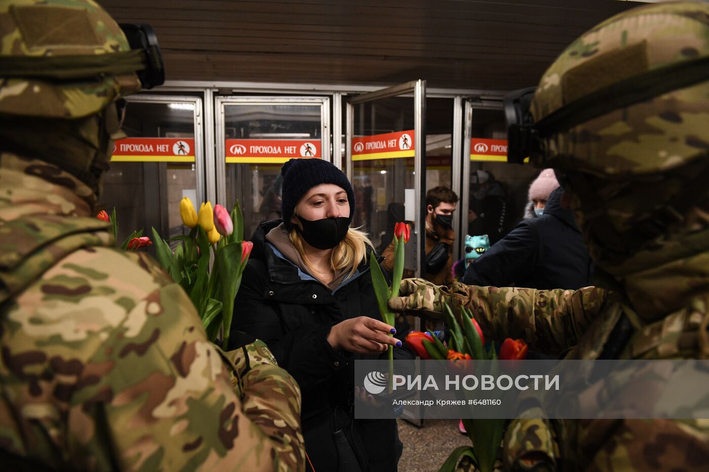 Поздравление женщин с наступающим 8 Марта