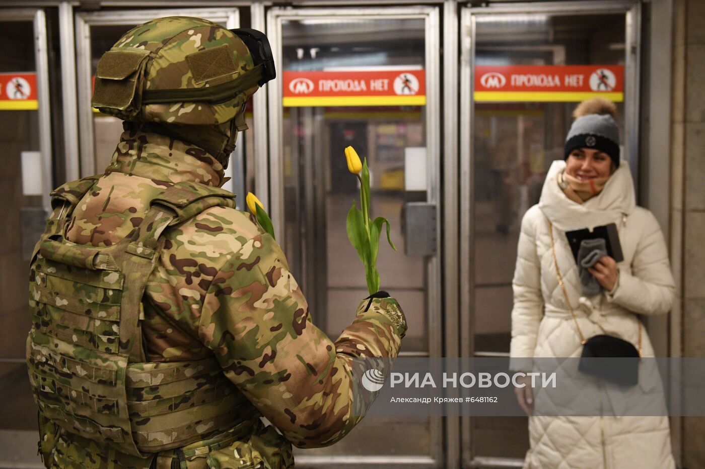 Поздравление женщин с наступающим 8 Марта