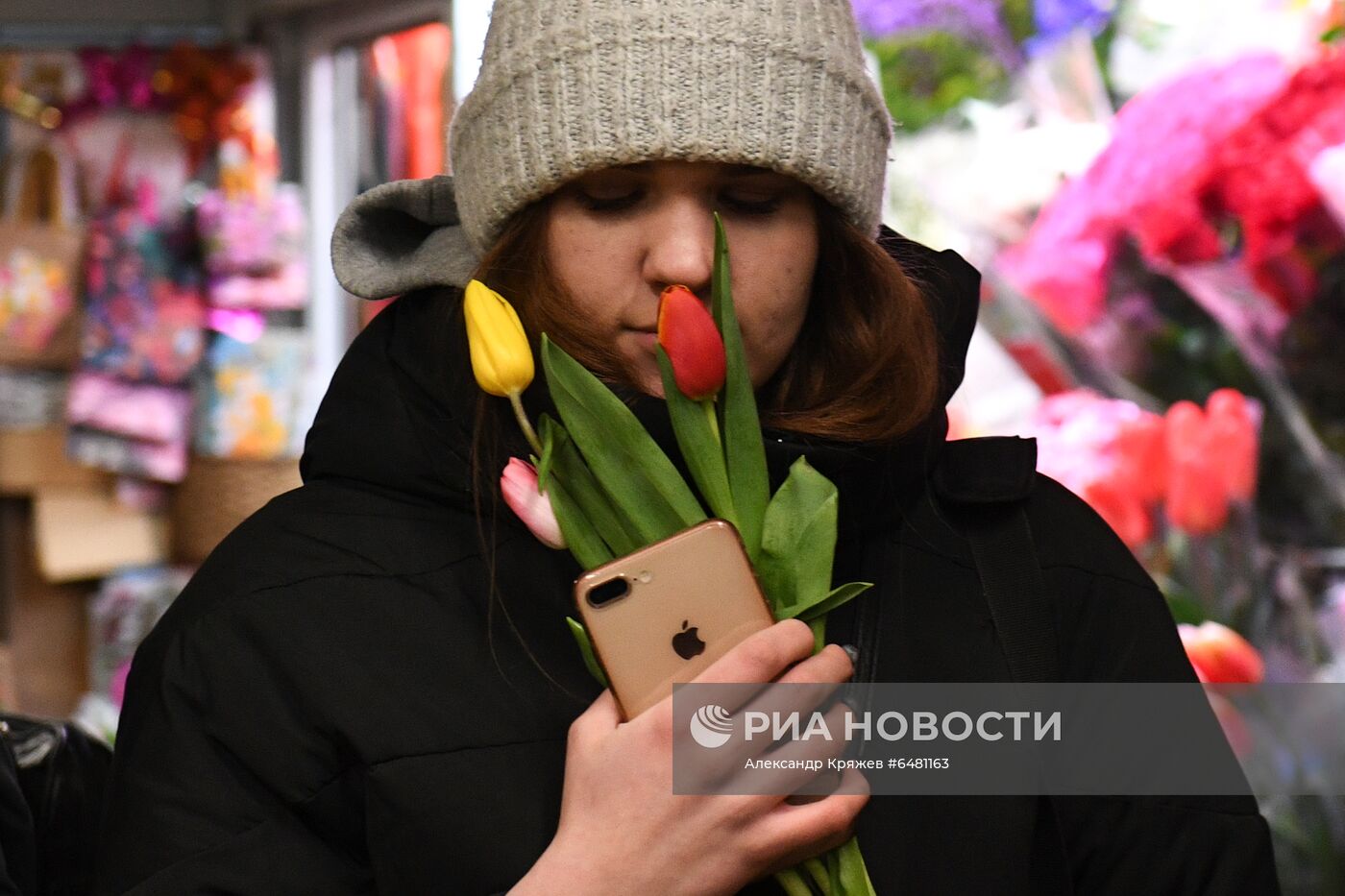 Поздравление женщин с наступающим 8 Марта