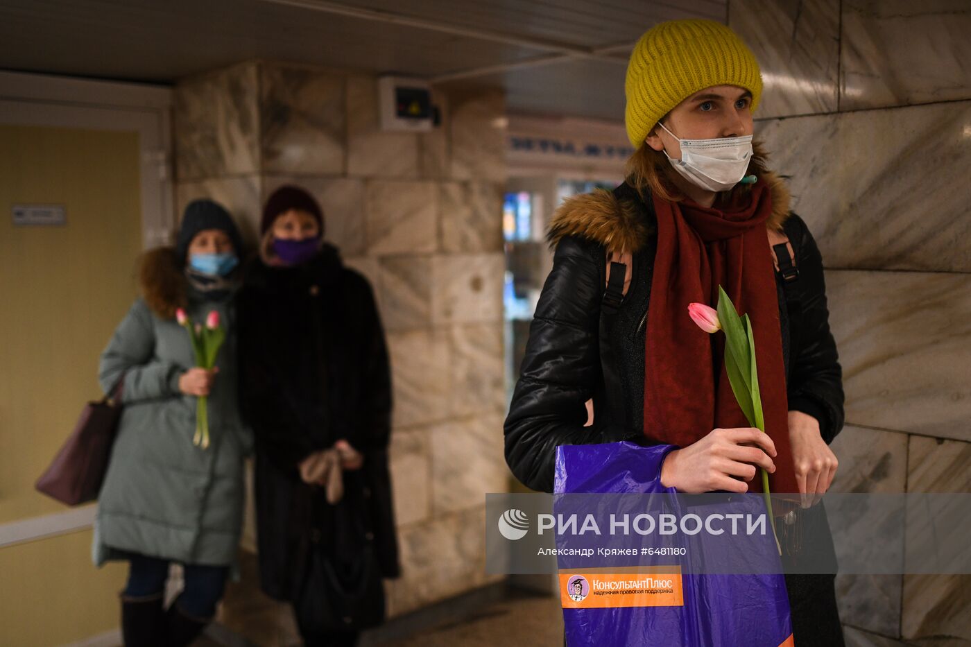 Поздравление женщин с наступающим 8 Марта