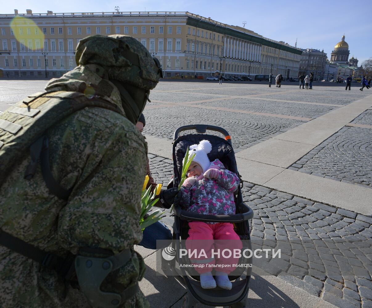 Поздравление женщин с наступающим 8 Марта