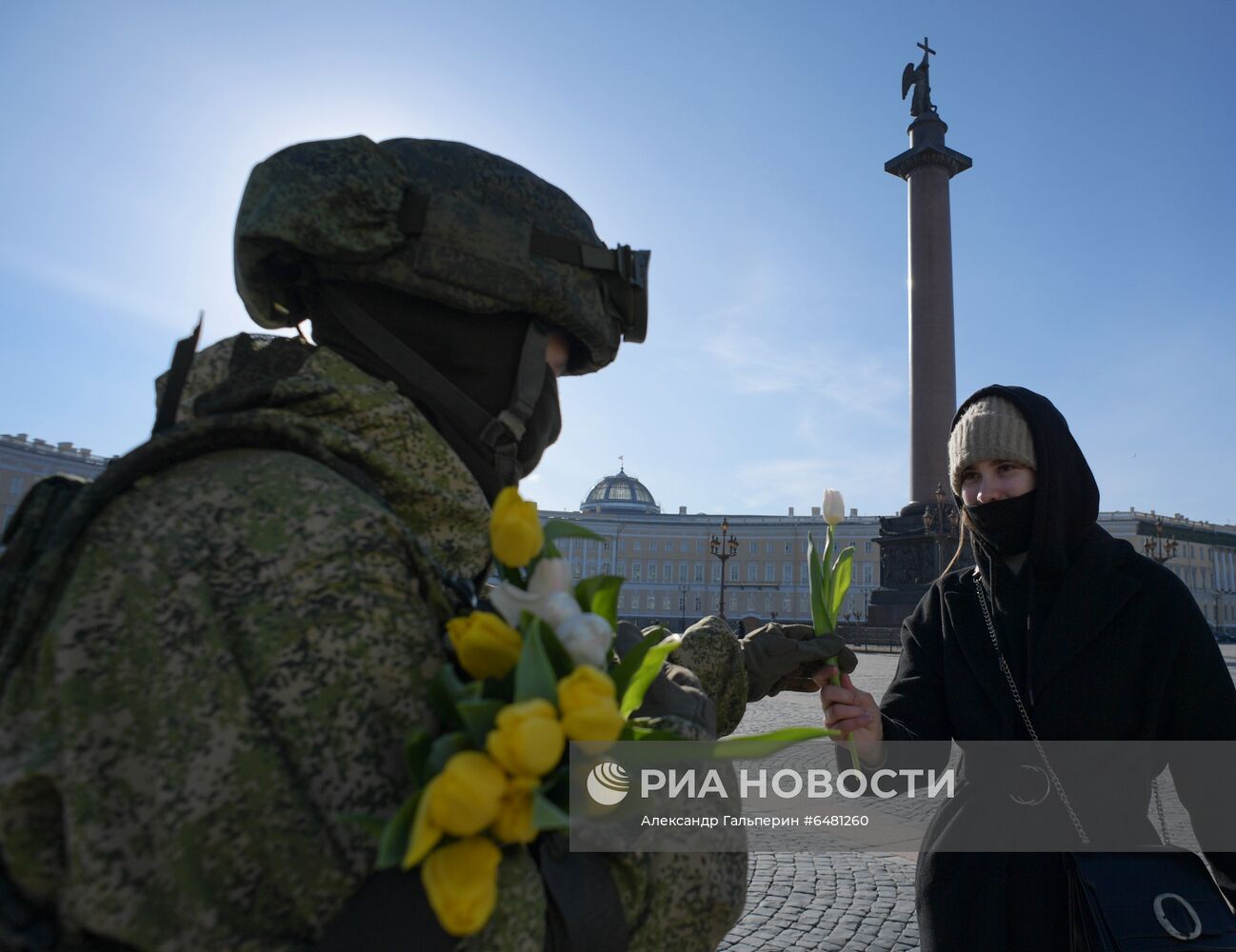 Поздравление женщин с наступающим 8 Марта
