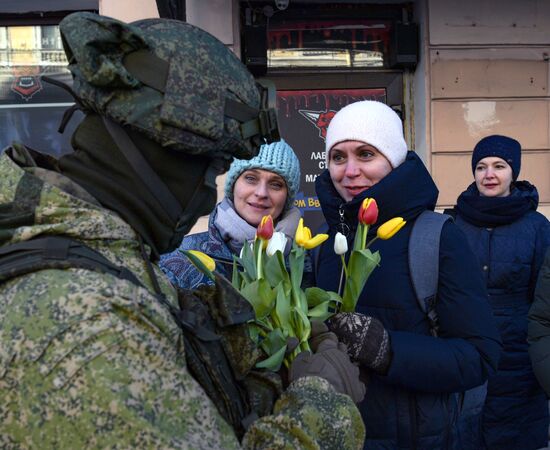 Поздравление женщин с наступающим 8 Марта