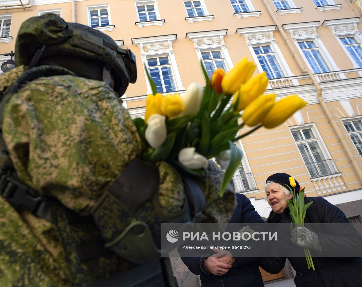 Поздравление женщин с наступающим 8 Марта