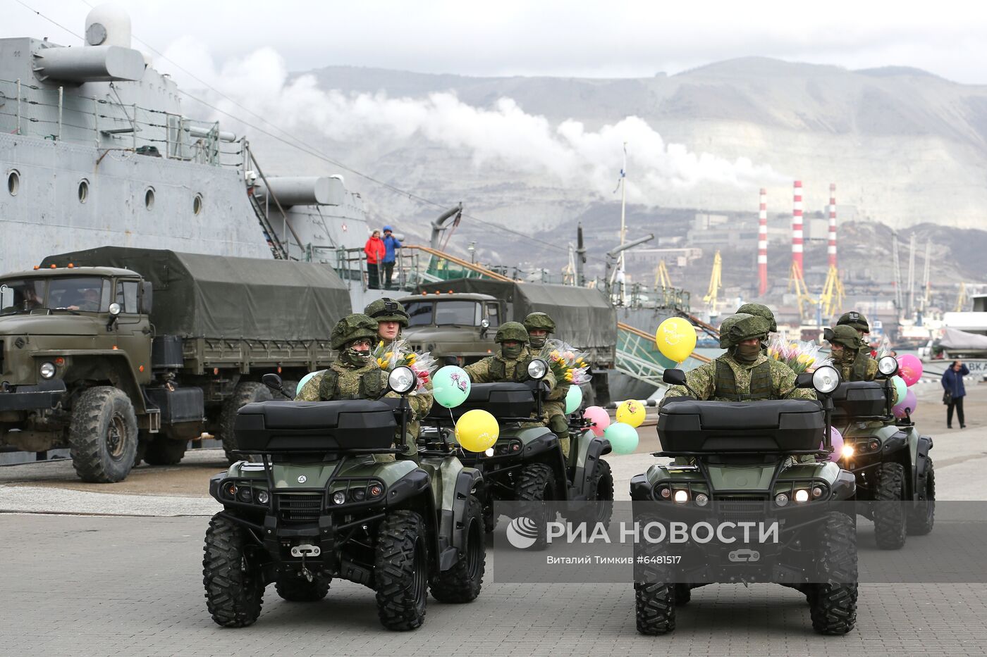 Поздравление женщин с наступающим 8 Марта