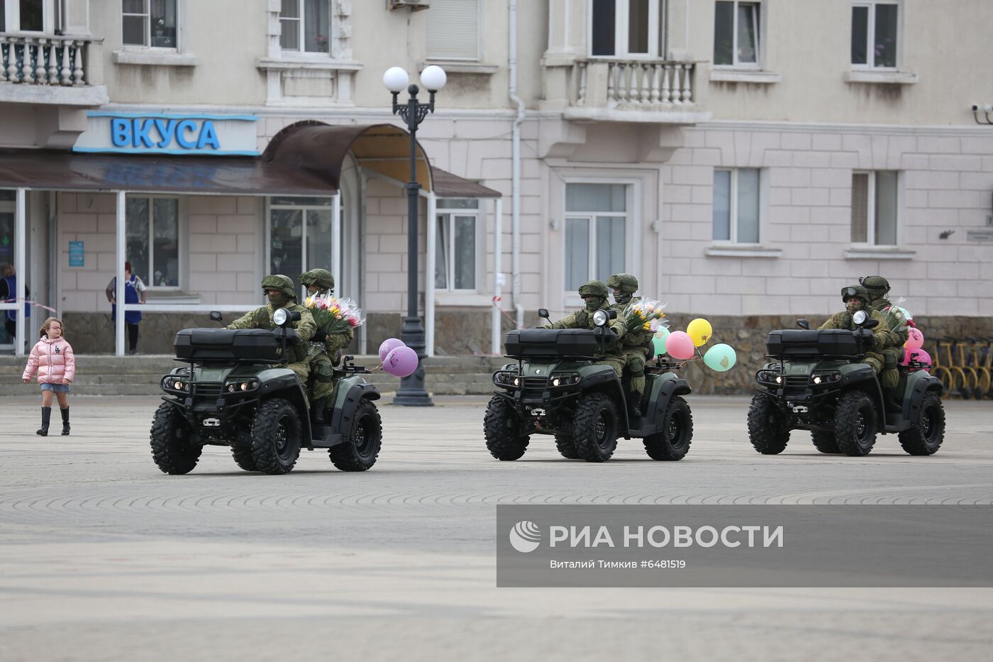 Поздравление женщин с наступающим 8 Марта