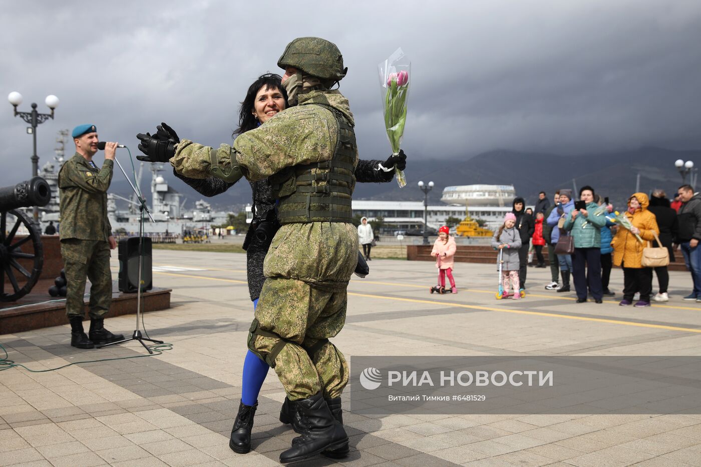 Поздравление женщин с наступающим 8 Марта