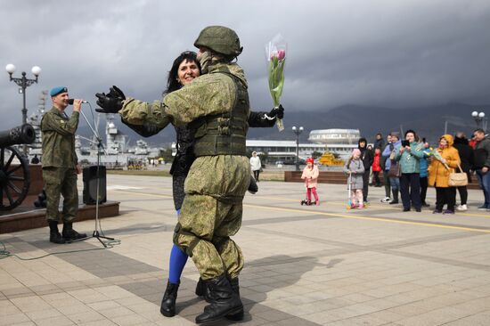 Поздравление женщин с наступающим 8 Марта