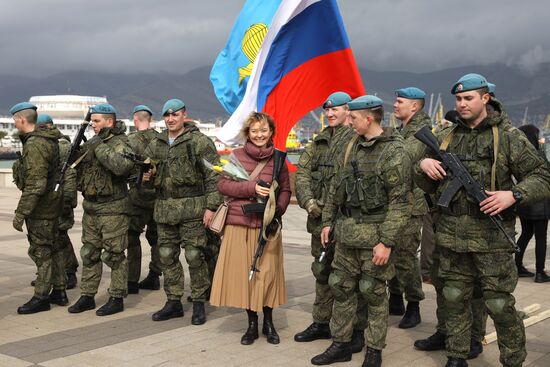 Поздравление женщин с наступающим 8 Марта