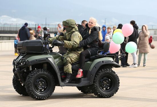 Поздравление женщин с наступающим 8 Марта