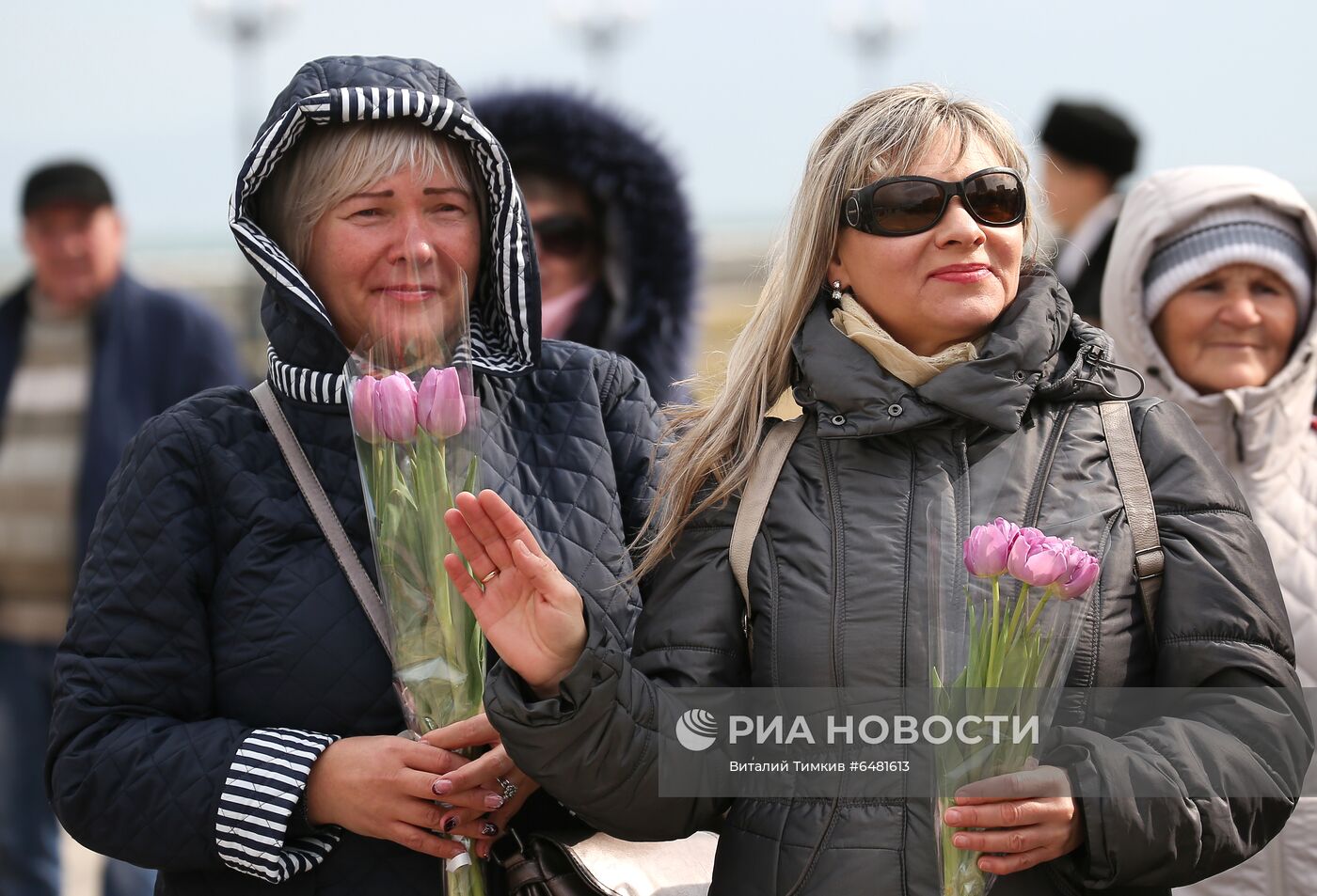 Поздравление женщин с наступающим 8 Марта