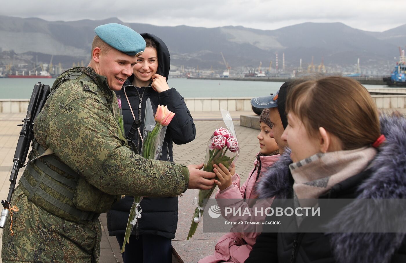 Поздравление женщин с наступающим 8 Марта