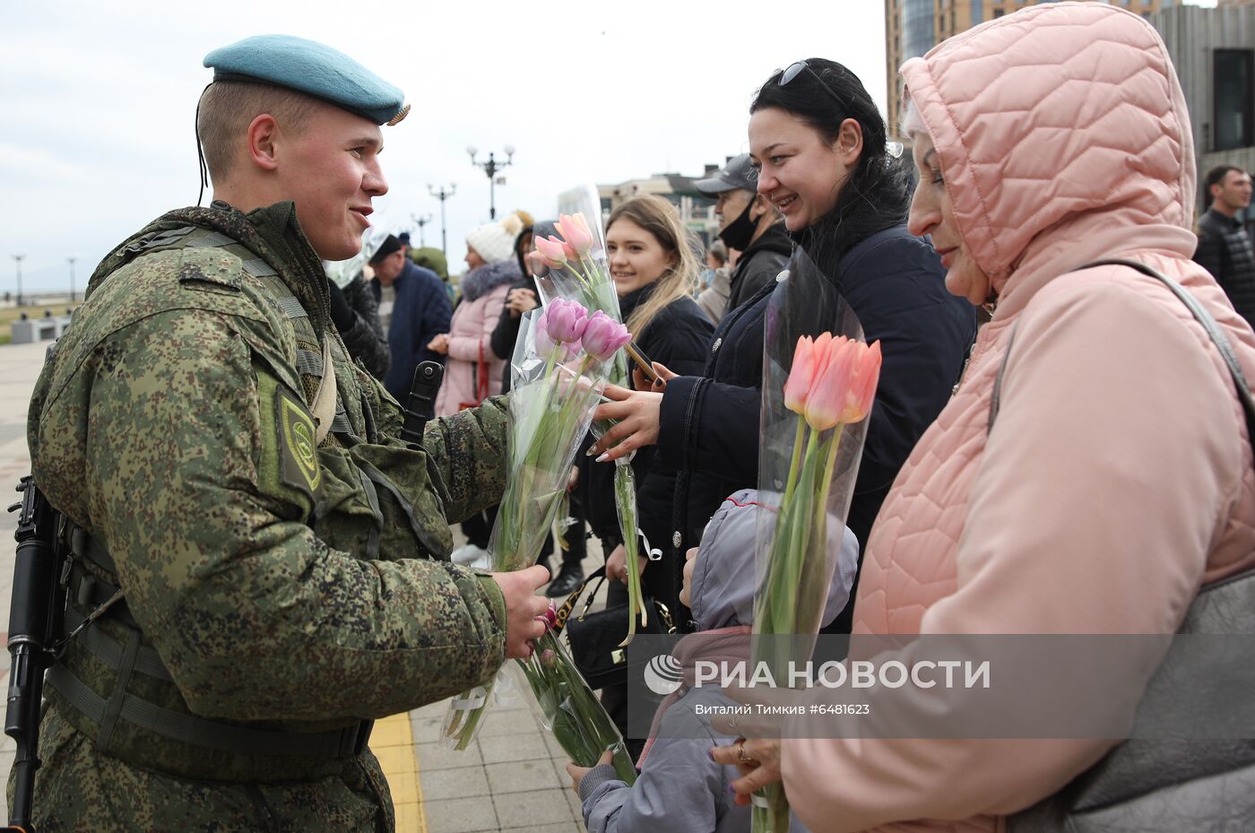 Поздравление женщин с наступающим 8 Марта