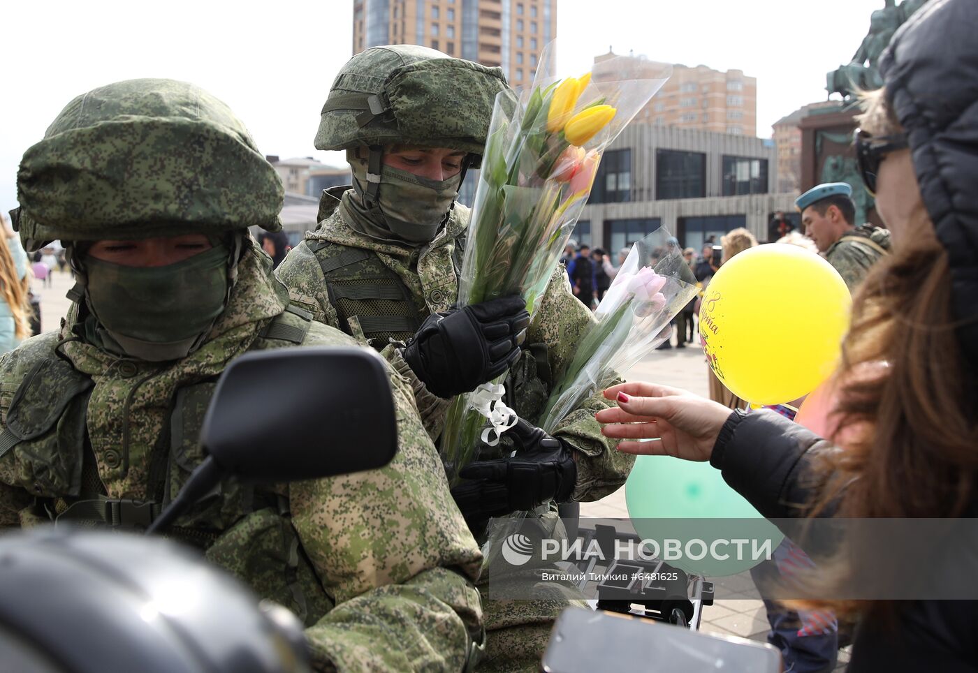 Поздравление женщин с наступающим 8 Марта