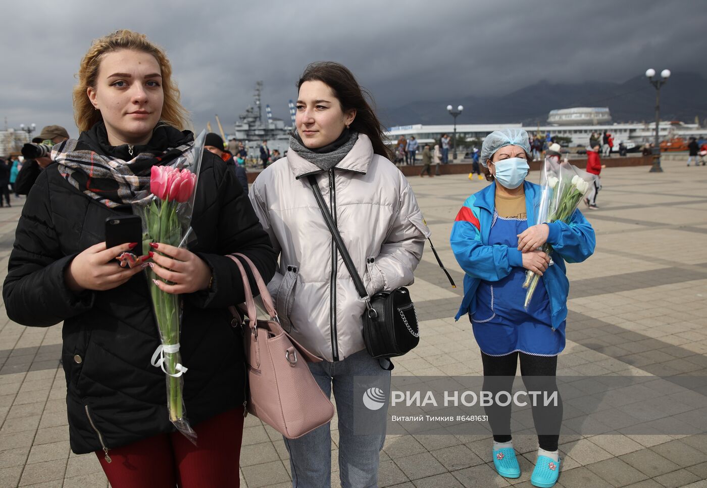 Поздравление женщин с наступающим 8 Марта