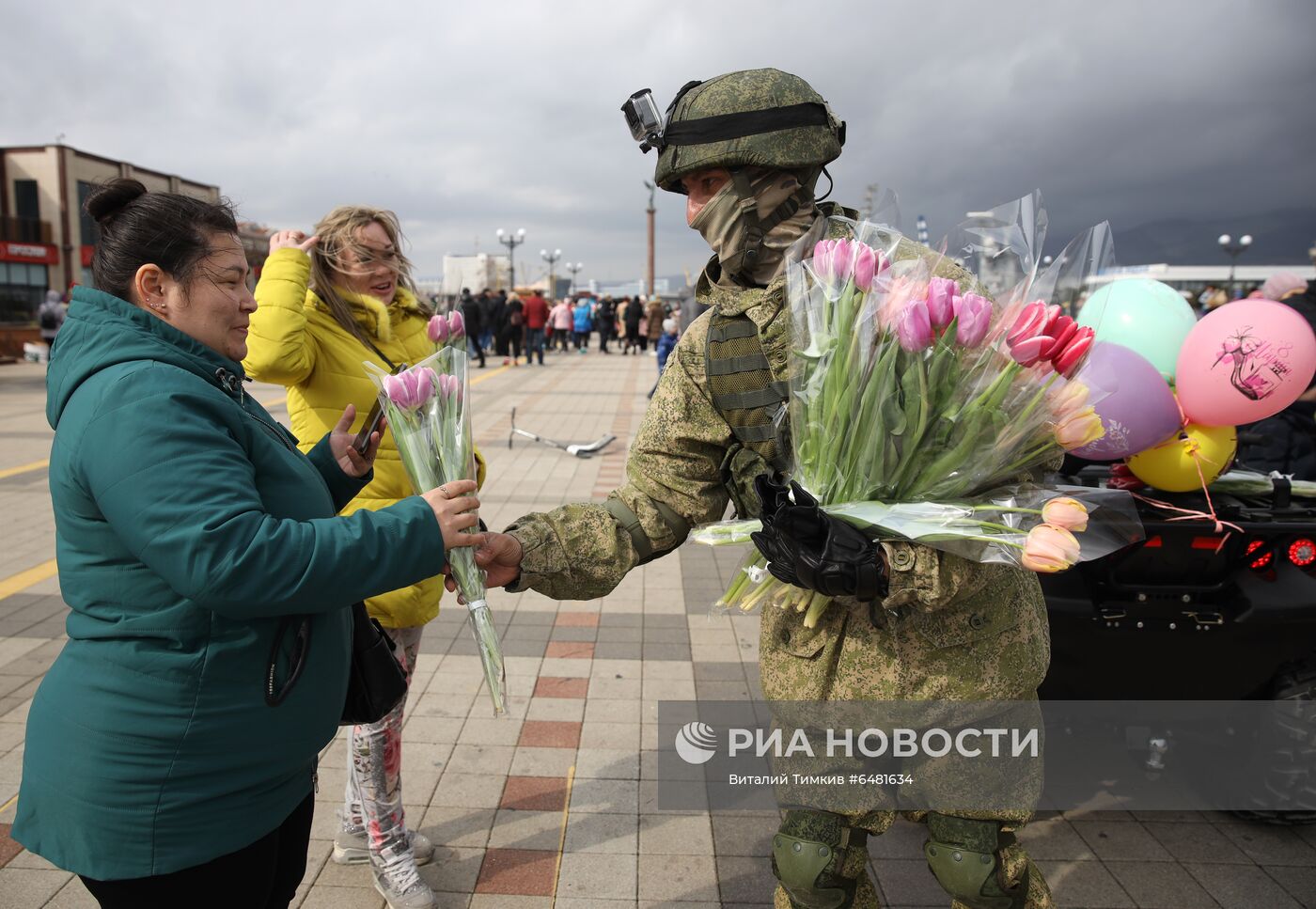 Поздравление женщин с наступающим 8 Марта