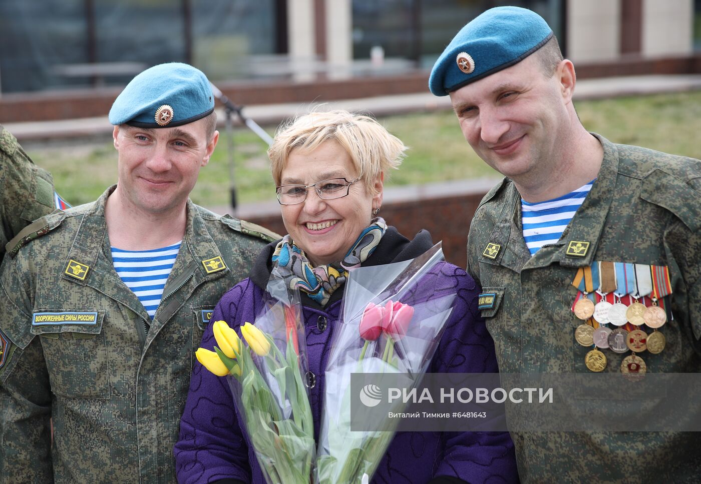 Поздравление женщин с наступающим 8 Марта