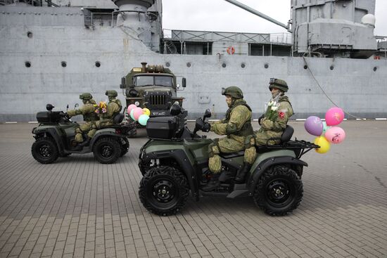 Поздравление женщин с наступающим 8 Марта