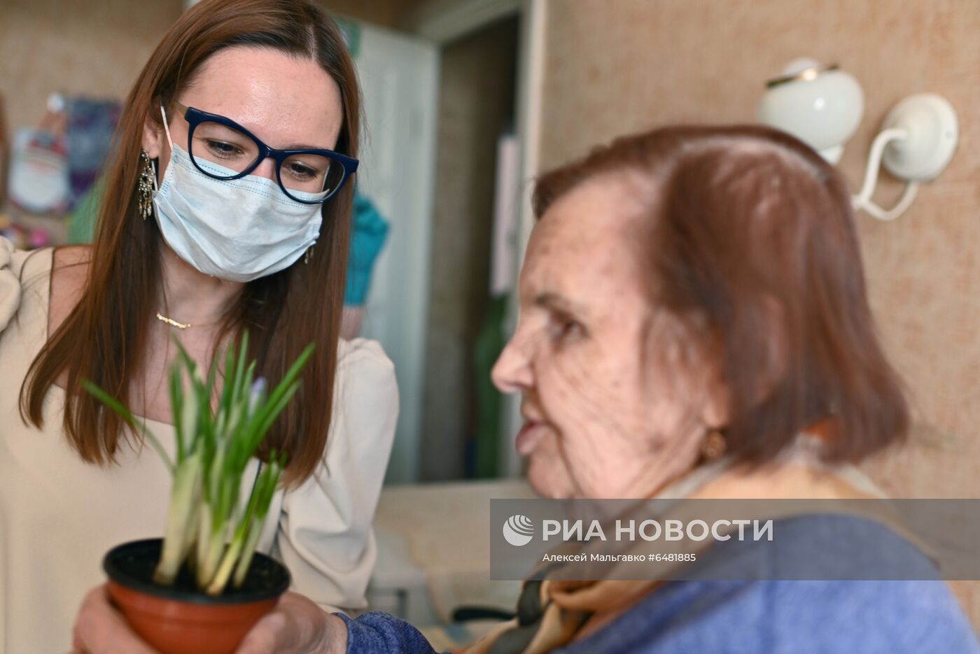 Поздравление женщин с наступающим 8 Марта