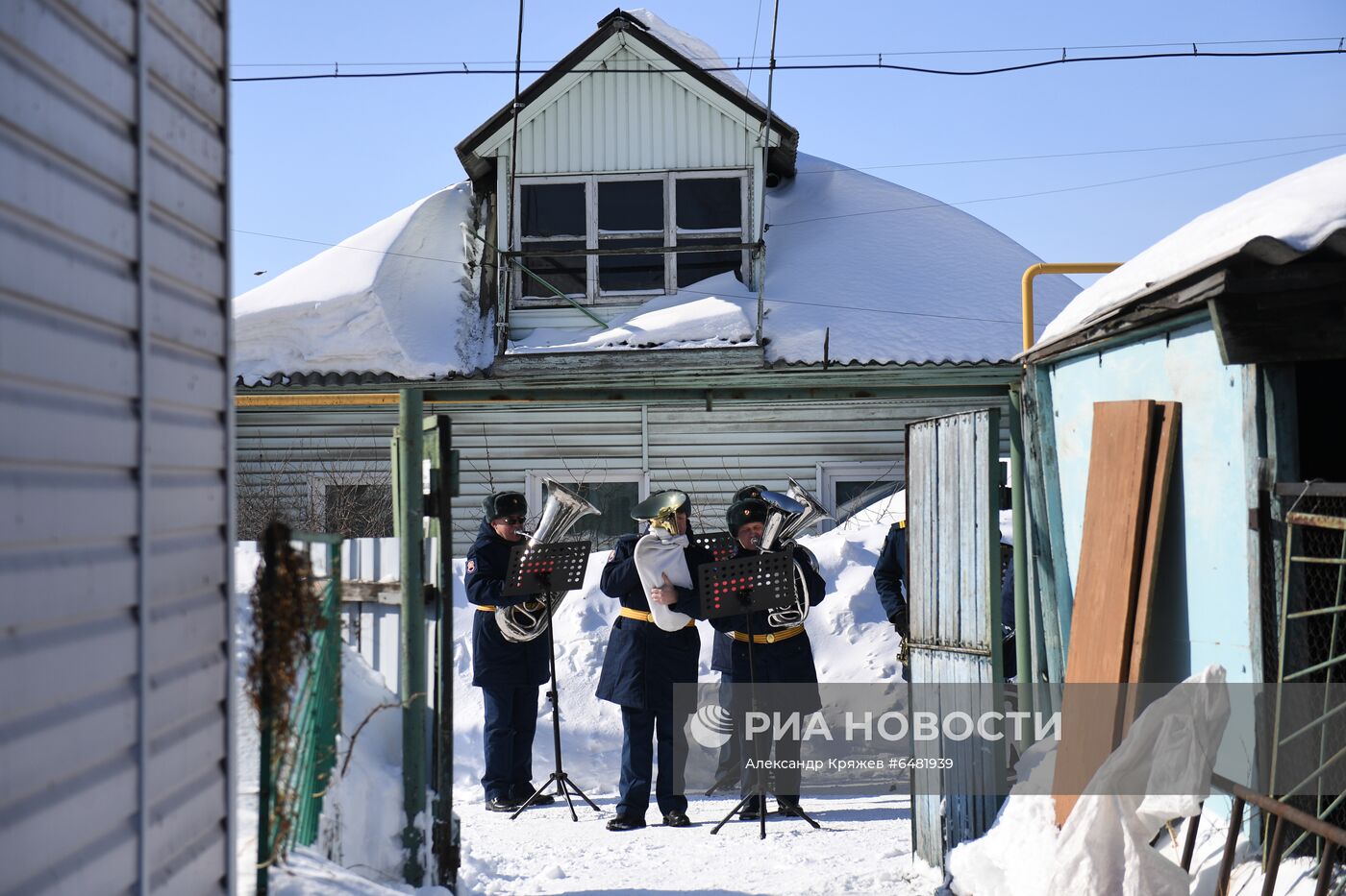 Поздравление женщин с наступающим 8 Марта