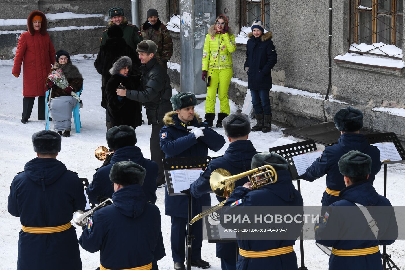 Поздравление женщин с наступающим 8 Марта