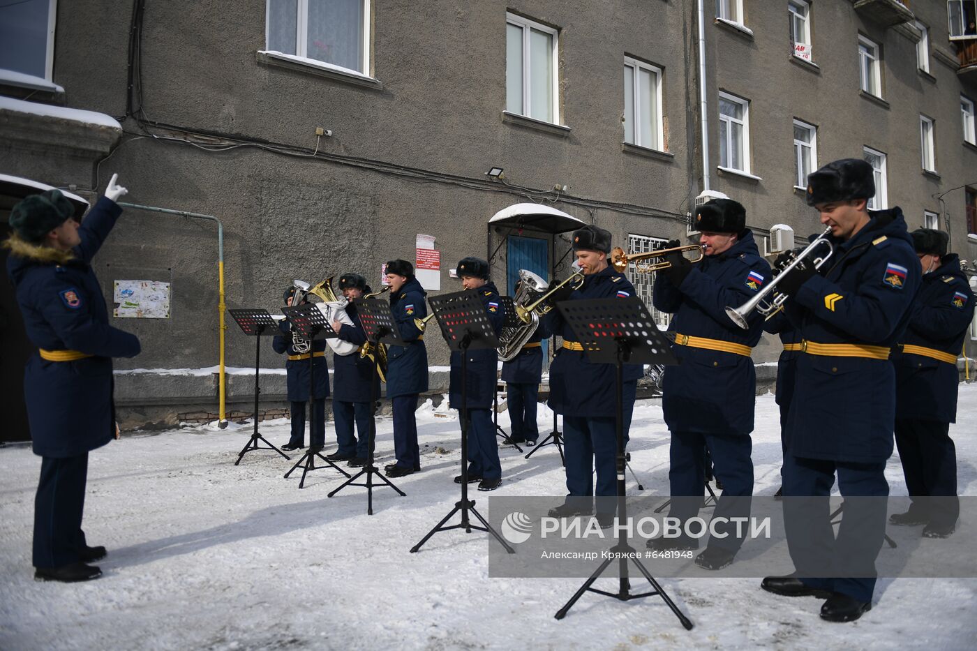 Поздравление женщин с наступающим 8 Марта