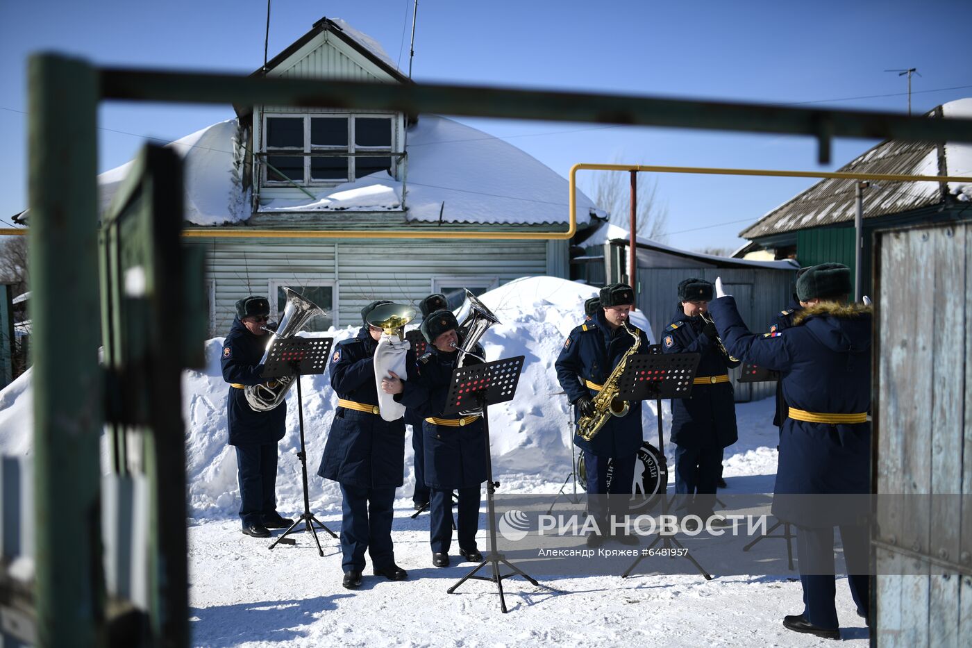 Поздравление женщин с наступающим 8 Марта