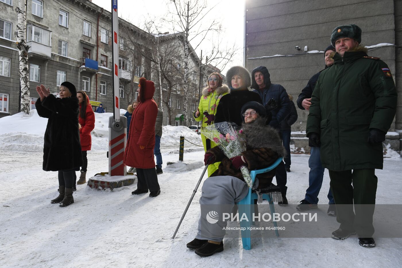 Поздравление женщин с наступающим 8 Марта