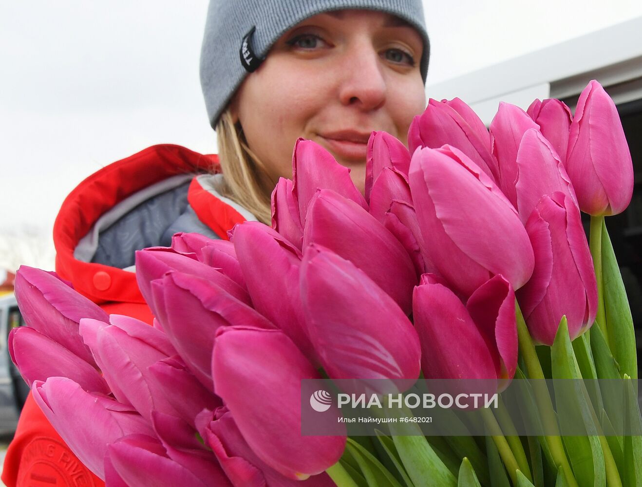 Поздравление женщин с наступающим 8 Марта