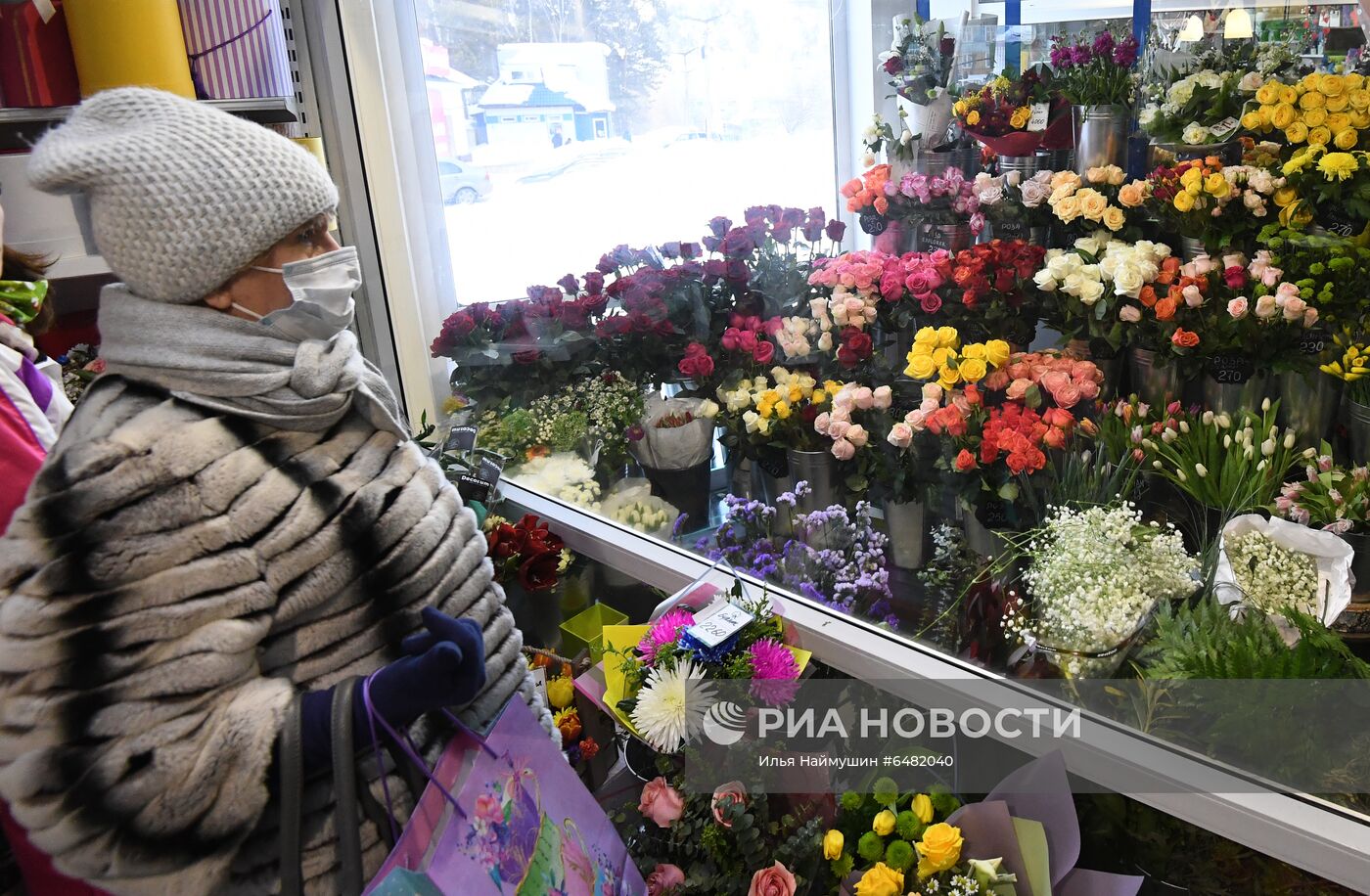 Поздравление женщин с наступающим 8 Марта