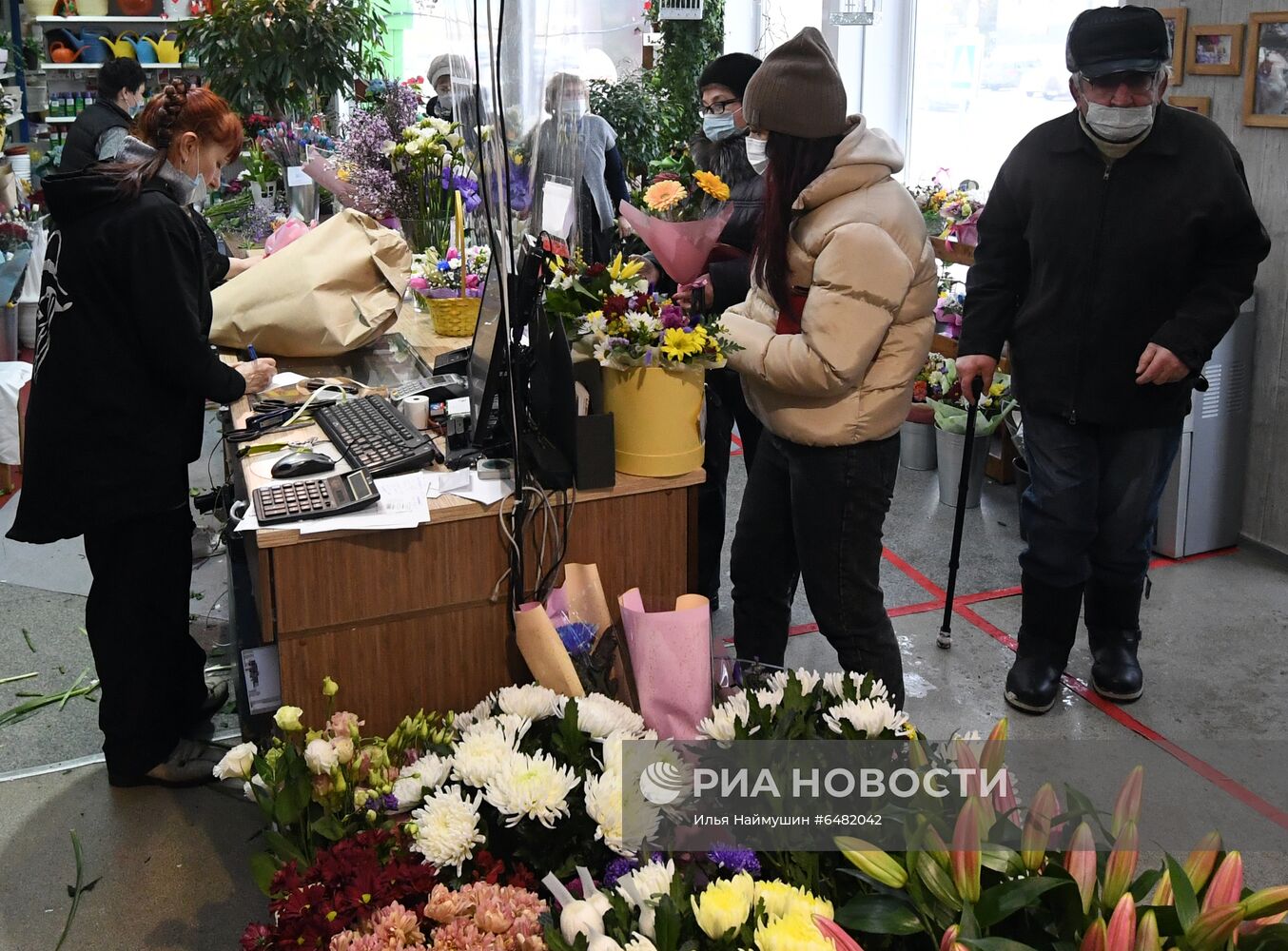 Поздравление женщин с наступающим 8 Марта