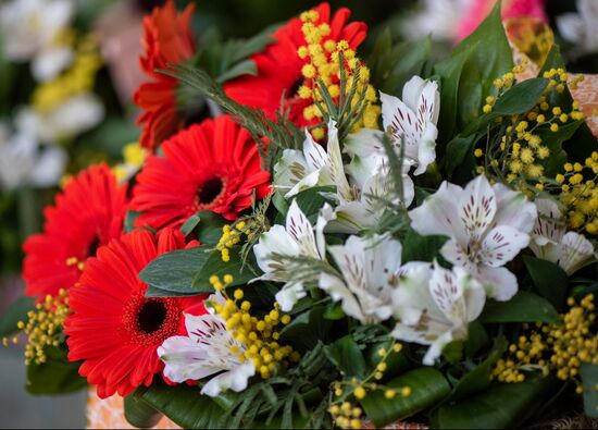 Подготовка к 8 Марта в странах ближнего зарубежья