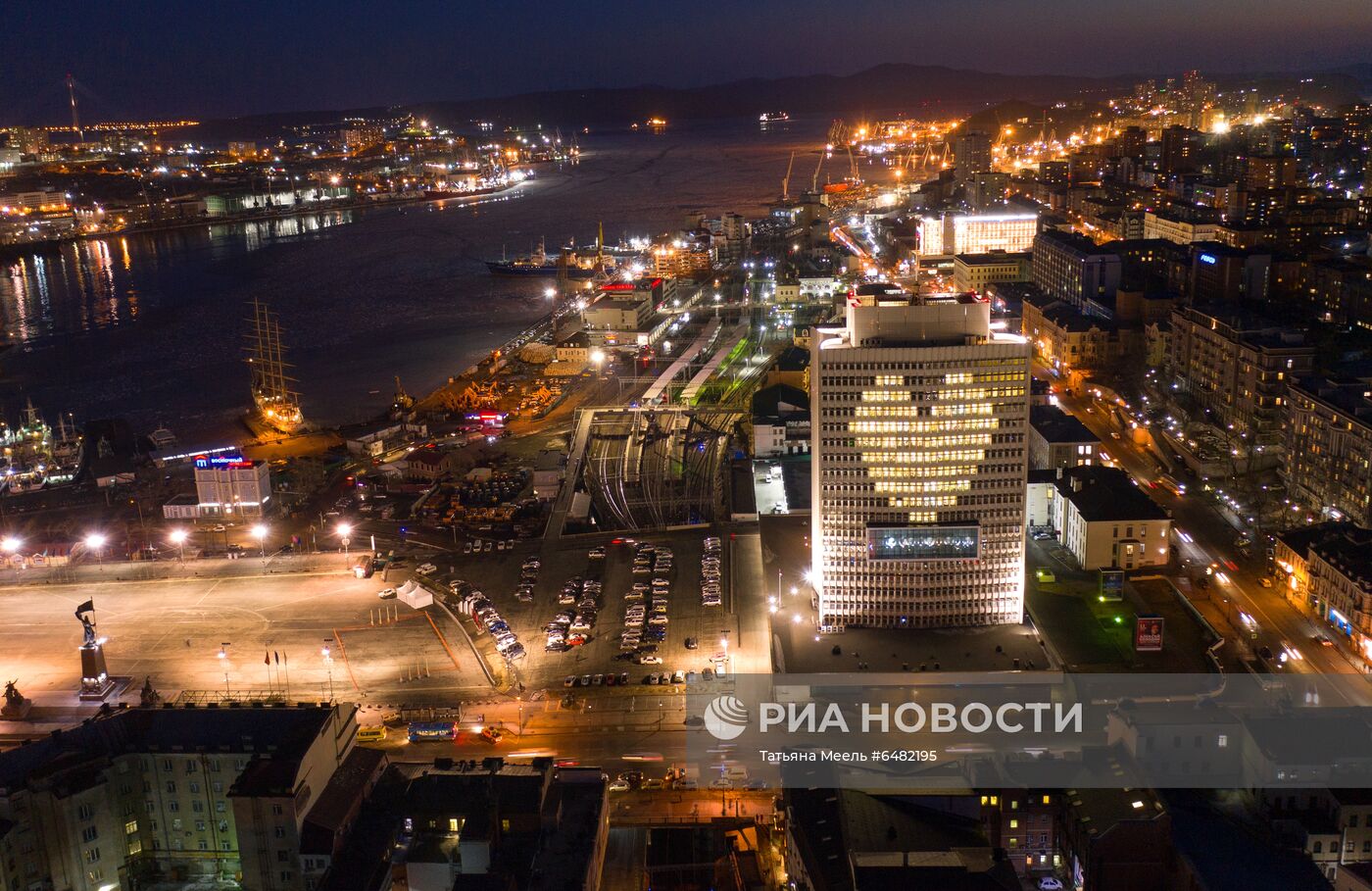 Поздравление женщин с наступающим 8 Марта