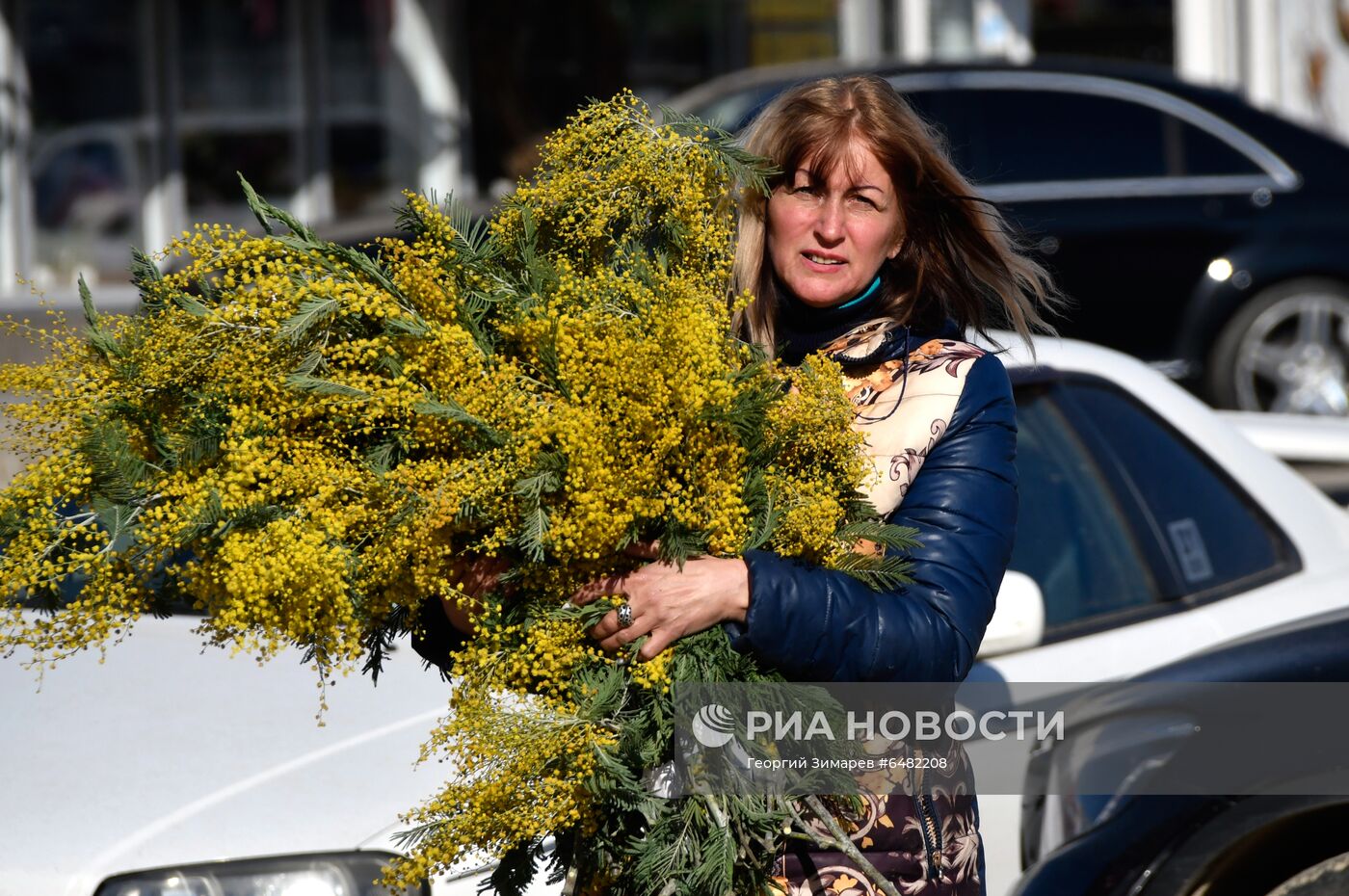 Поздравление женщин с наступающим 8 Марта